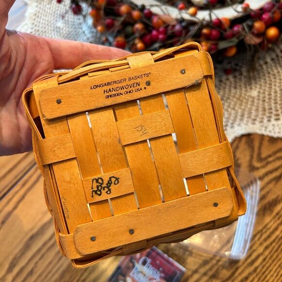 Longaberger 2002 Tarragon Booking Basket with Fixed Handle with protector - Picture 4 of 4